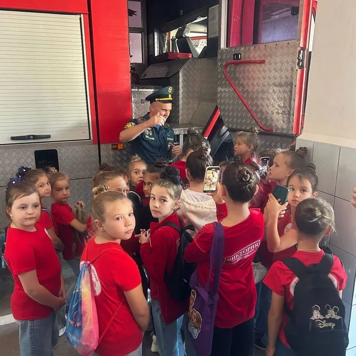 «Виктория» на экскурсии по территории 33 пожарно-спасательной части 