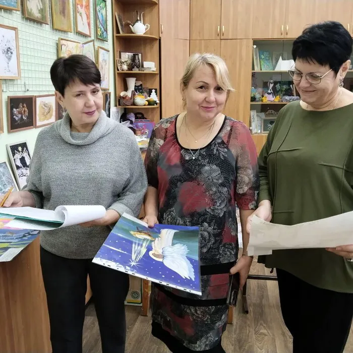 "Светлый праздник-Рождество Христово" в номинациях "Изобразительное искусство" и "Декоративно-прикладное творчество"