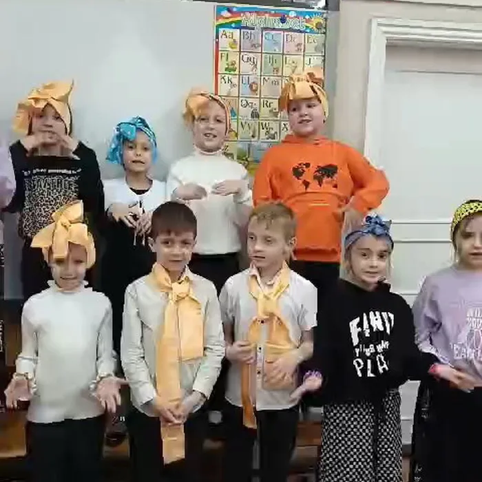 занятие в объединении "Скворец" - пение на английском