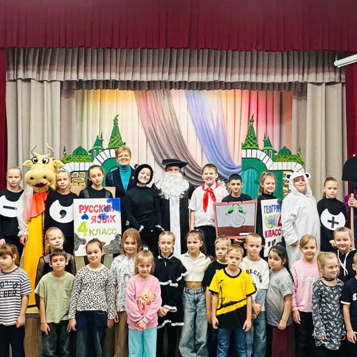 "В стране не выученных уроков" - спектакль Образцового художественного коллектива «Весёлая карусель»