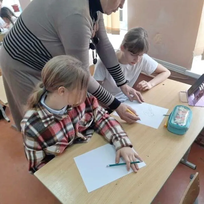 Занятие в объединении "Изобразительное творчество"