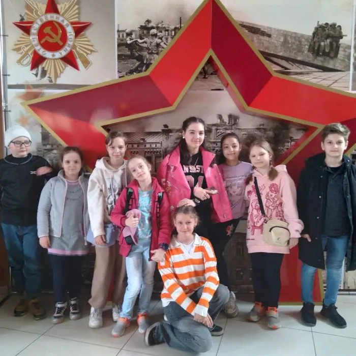 посещение Ценра кино и досуга "Мир" учащимися программы "Макраме"