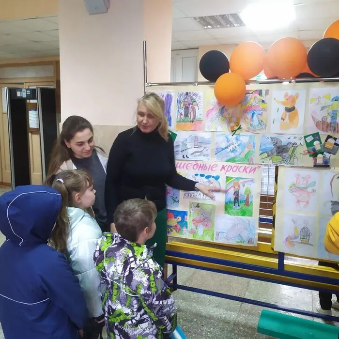 выставка детских рисунков учащихся МАОУДО ЦВР по программе «Волшебные краски»