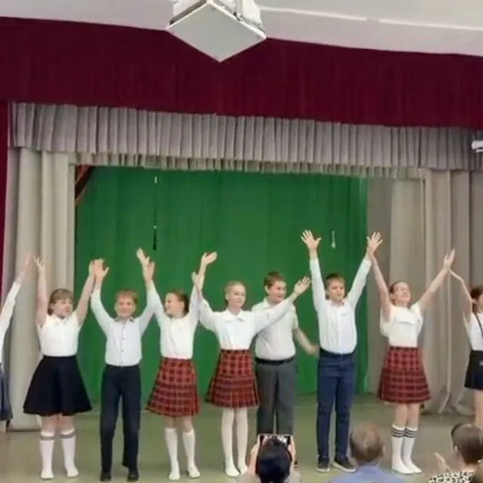 театрализованное представление - "Мы маленькие дети"