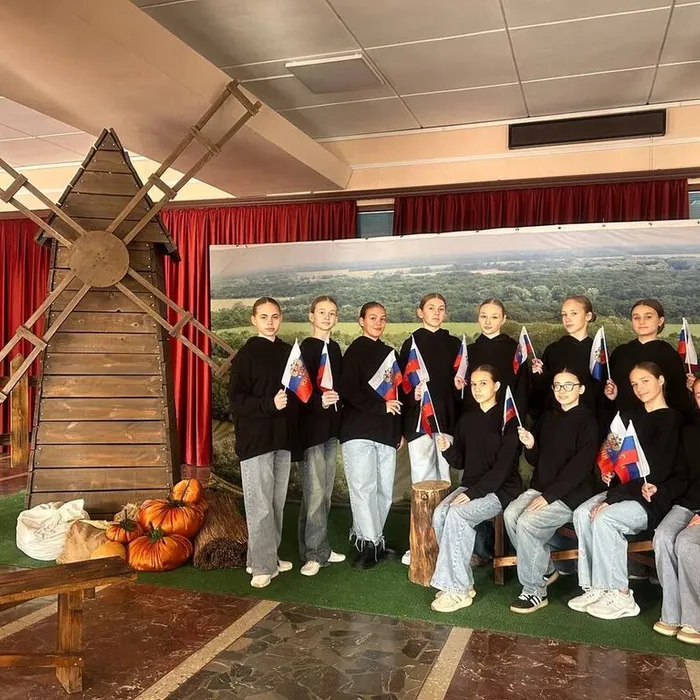 Флешмоб от "Виктории" ко Дню народного Единства