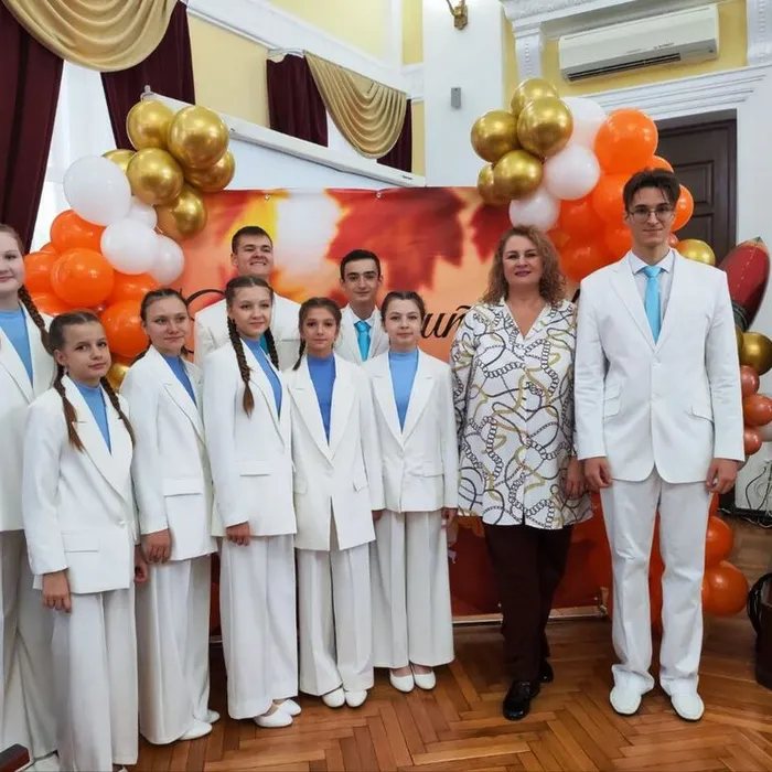 музыкальное поздравление учителям Кавказского района от вокального ансамбля "Лира"