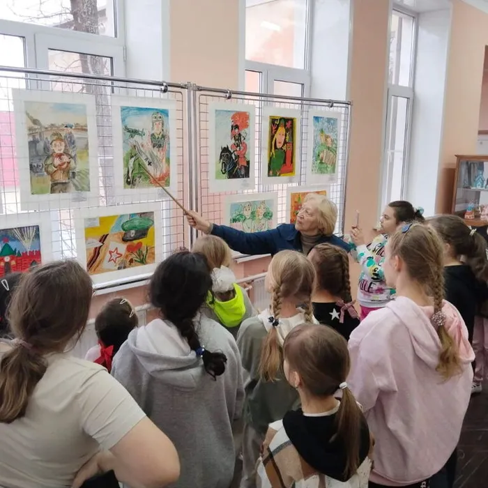 открылась районная выставка-конкурс детских рисунков «Давайте помнить, Родина – одна!»