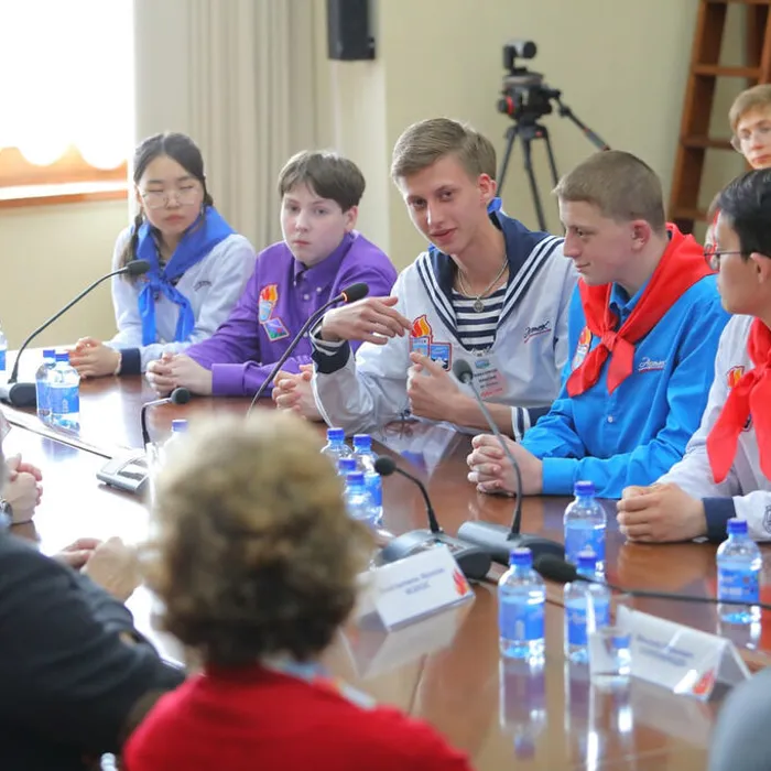 Ученик МБОУ СОШ №7 и житель города Кропоткин принял участие во встрече с иностранными гостями, приглашённые в МДЦ «Артек»